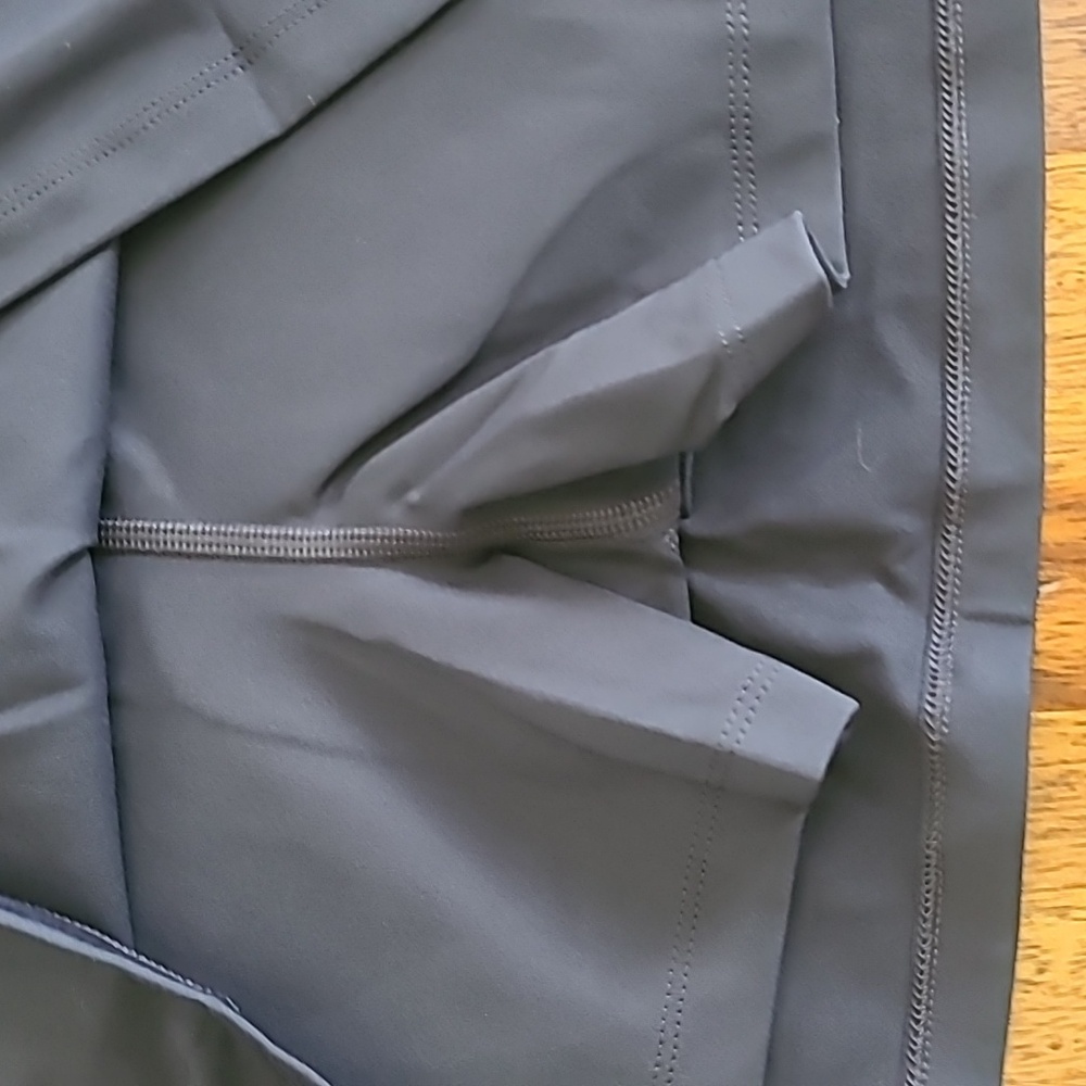 Girlfriend Collective Racer Float Ultralight Split Skort in Black Large.  New - Picture 5 of 5